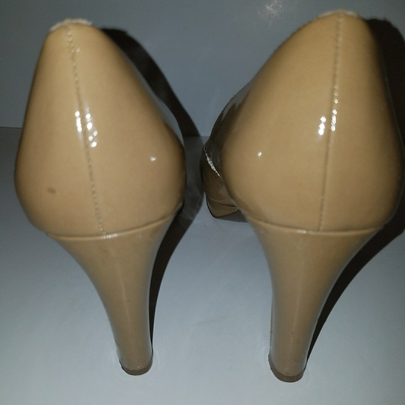 Tahari size 9 womens heel - Picture 3 of 9